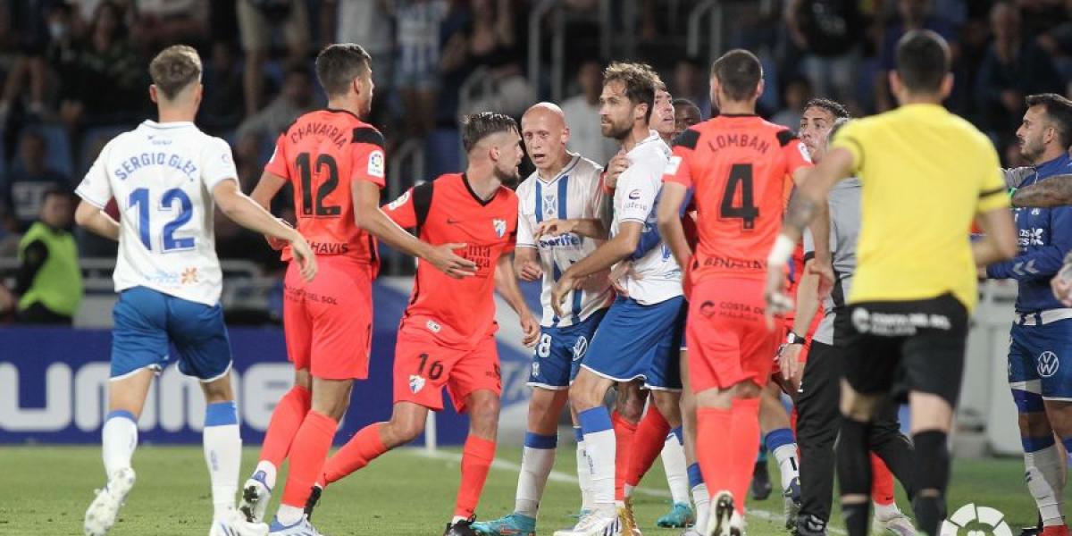 0-2: El Tenerife se abona al sufrimiento ante un Málaga que acaricia la permanencia