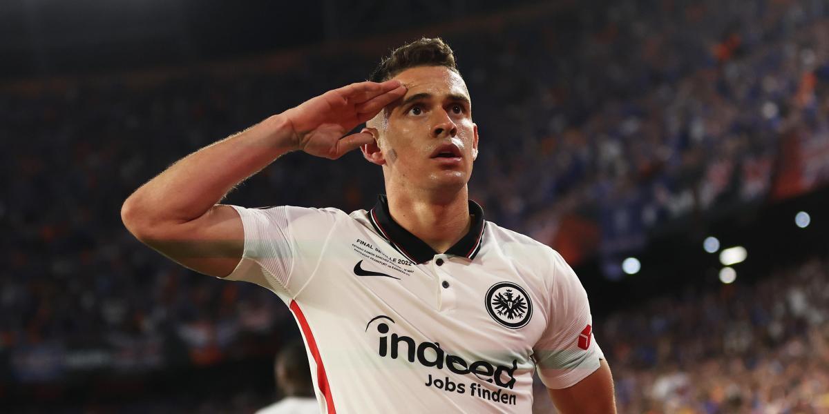 'El Comandante' Borré deja su sello goleador en la Europa League