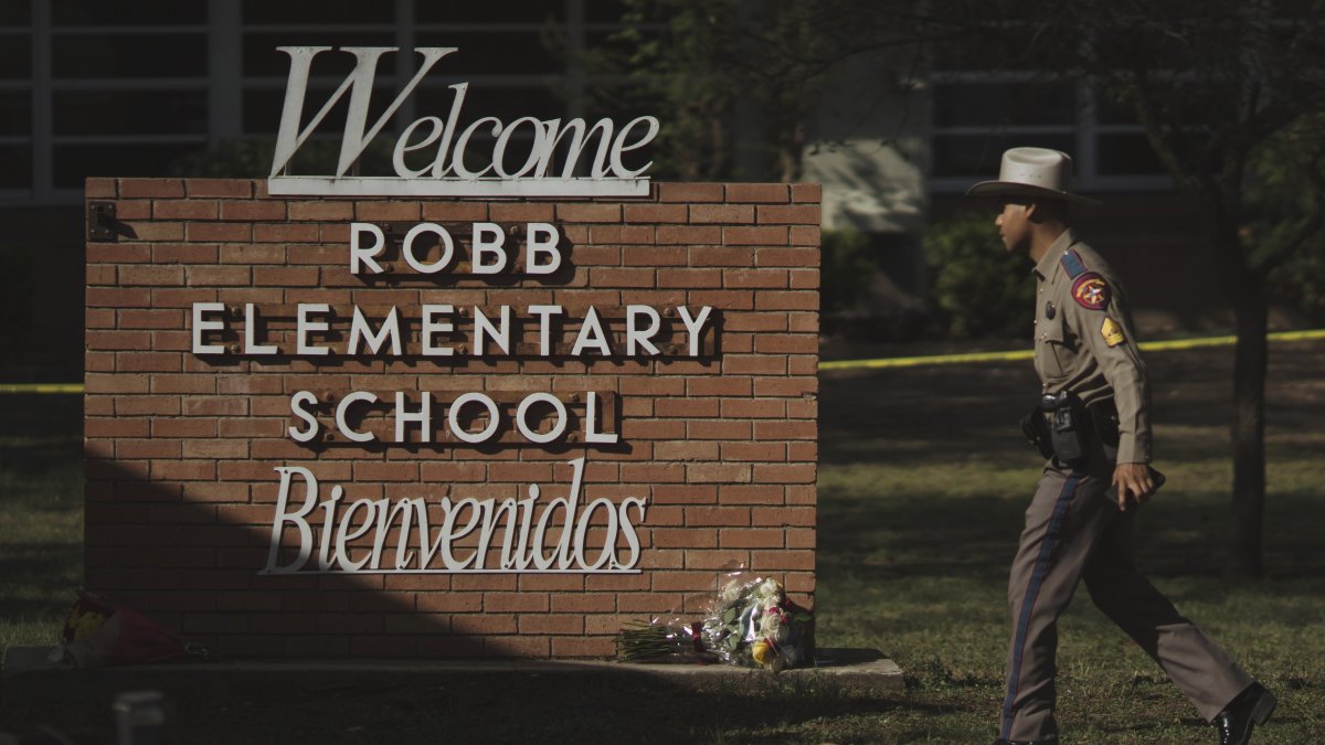 Masacre escolar en Uvalde Texas deja al menos 19 niños muertos