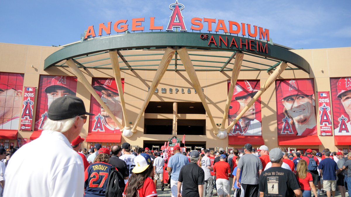 Ayuntamiento de Anaheim anula acuerdo para vender el Angel Stadium