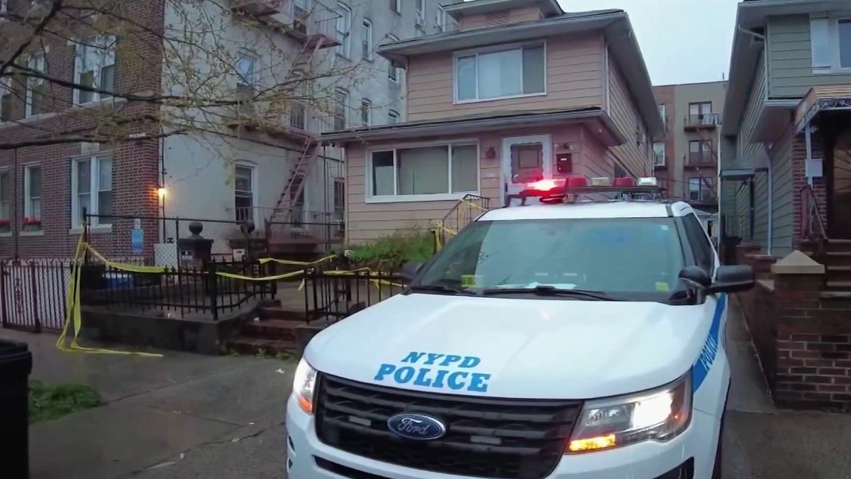 Acusan de asesinato al novio de la madre hispana encontrada muerta dentro de una casa de Brooklyn