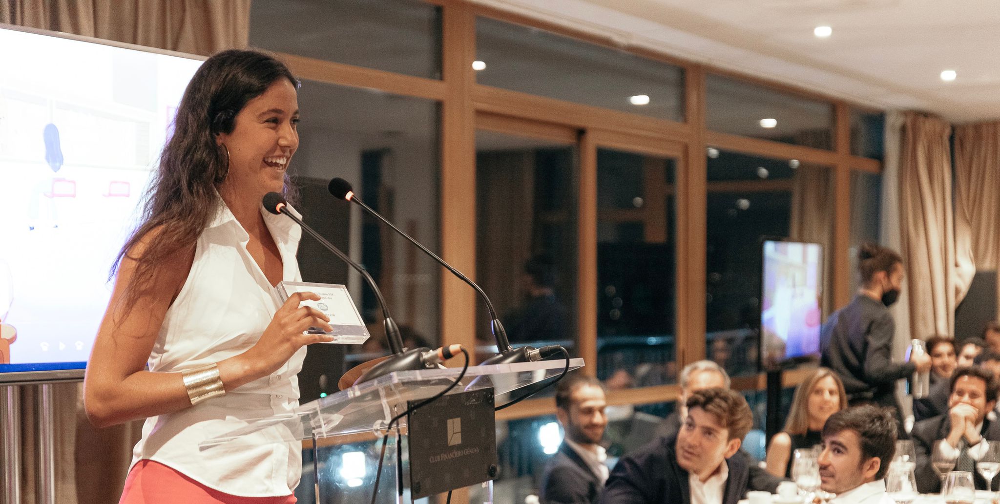 Alba Sánchez Vicario reconocida con el Premio Emprendedores YEC 2022 por sus pizzas saludables Coliflow