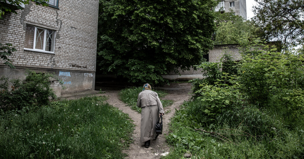 Algunos ucranianos se quedan atrás en la región oriental de Donbas