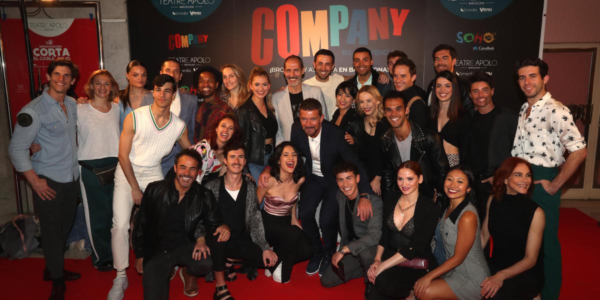Antonio Banderas se rodea de amigos en el estreno de 'Company' en Barcelona