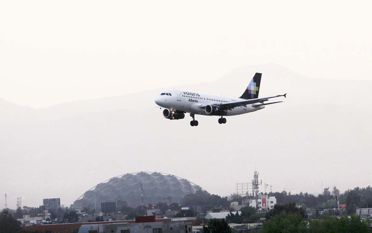 Anuncian reunión en Gobernación para ordenar espacio aéreo del Valle de México, luego de incidente en AICM