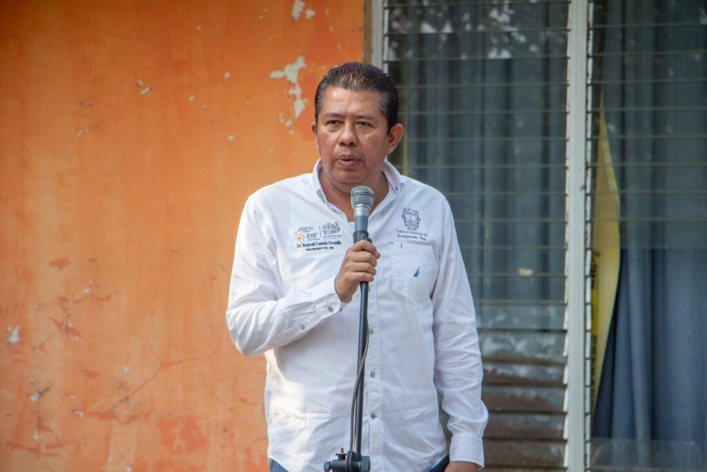 Asesinan a titular del DIF en Acayucan, Veracruz, durante un evento público