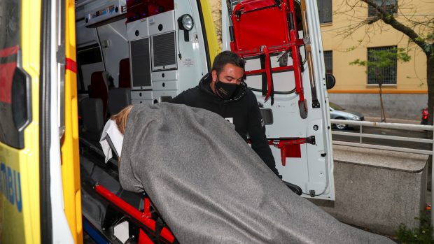 Belén Esteban en una ambulancia / Gtres