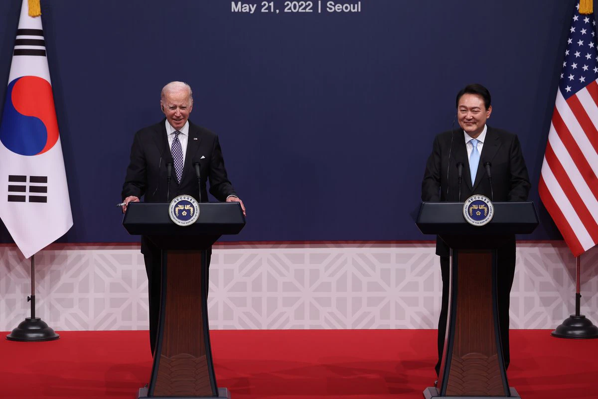 Biden y el nuevo presidente surcoreano alardean de sintonía ante la amenaza militar de Pyongyang