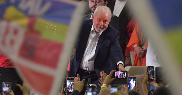 Brasil: Lula promete "restaurar la soberanía" al lanzar su candidatura para derrotar a Bolsonaro