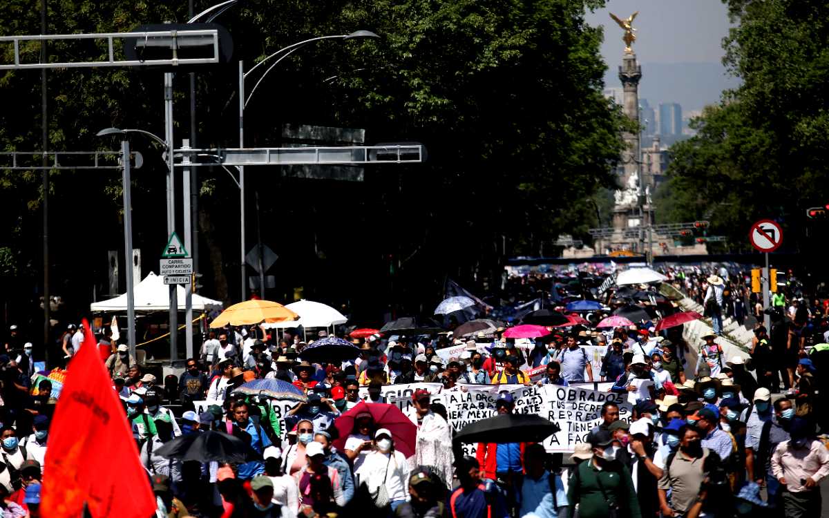 CNTE marcha en el Día del Maestro para exigir mejores condiciones laborales