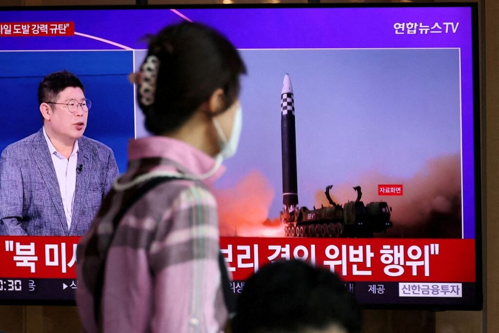 Corea del Norte despide la gira de Biden por Asia con el disparo de tres misiles, uno intercontinental