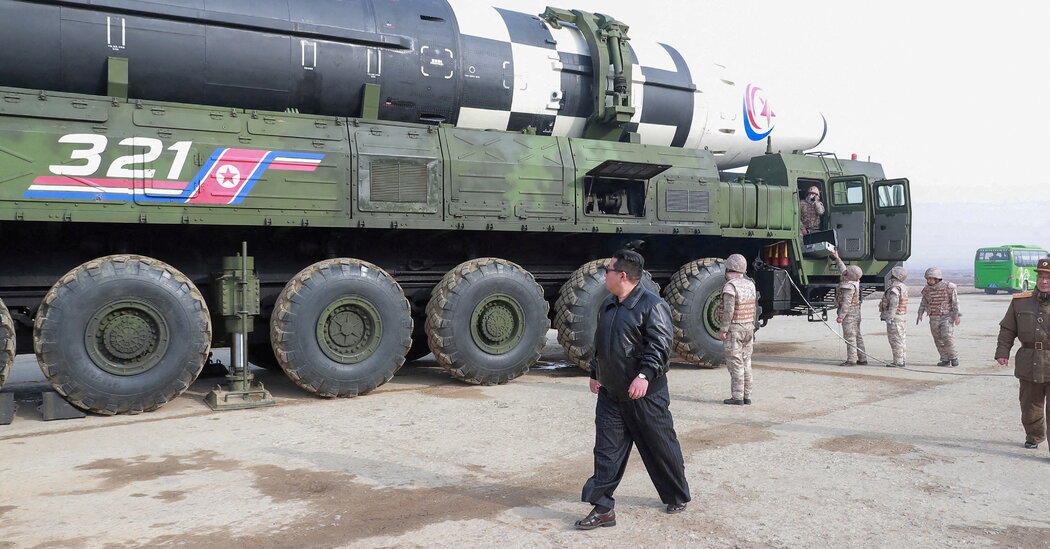Corea del Norte lanza tres misiles balísticos, incluido un presunto misil balístico intercontinental