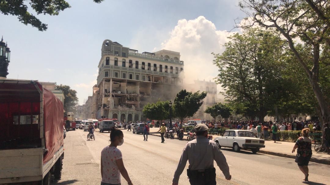 Cuba: fuerte explosión destruye varios pisos del hotel Saratoga en La Habana