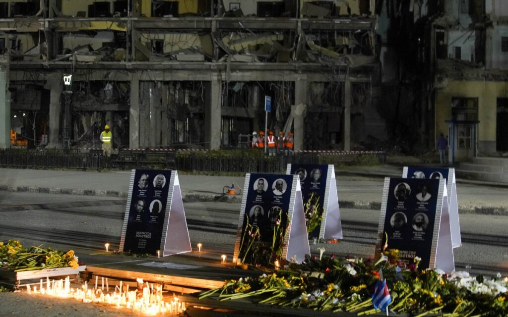 Cubanos rinden homenaje a las 46 víctimas mortales de explosión en Hotel Saratoga