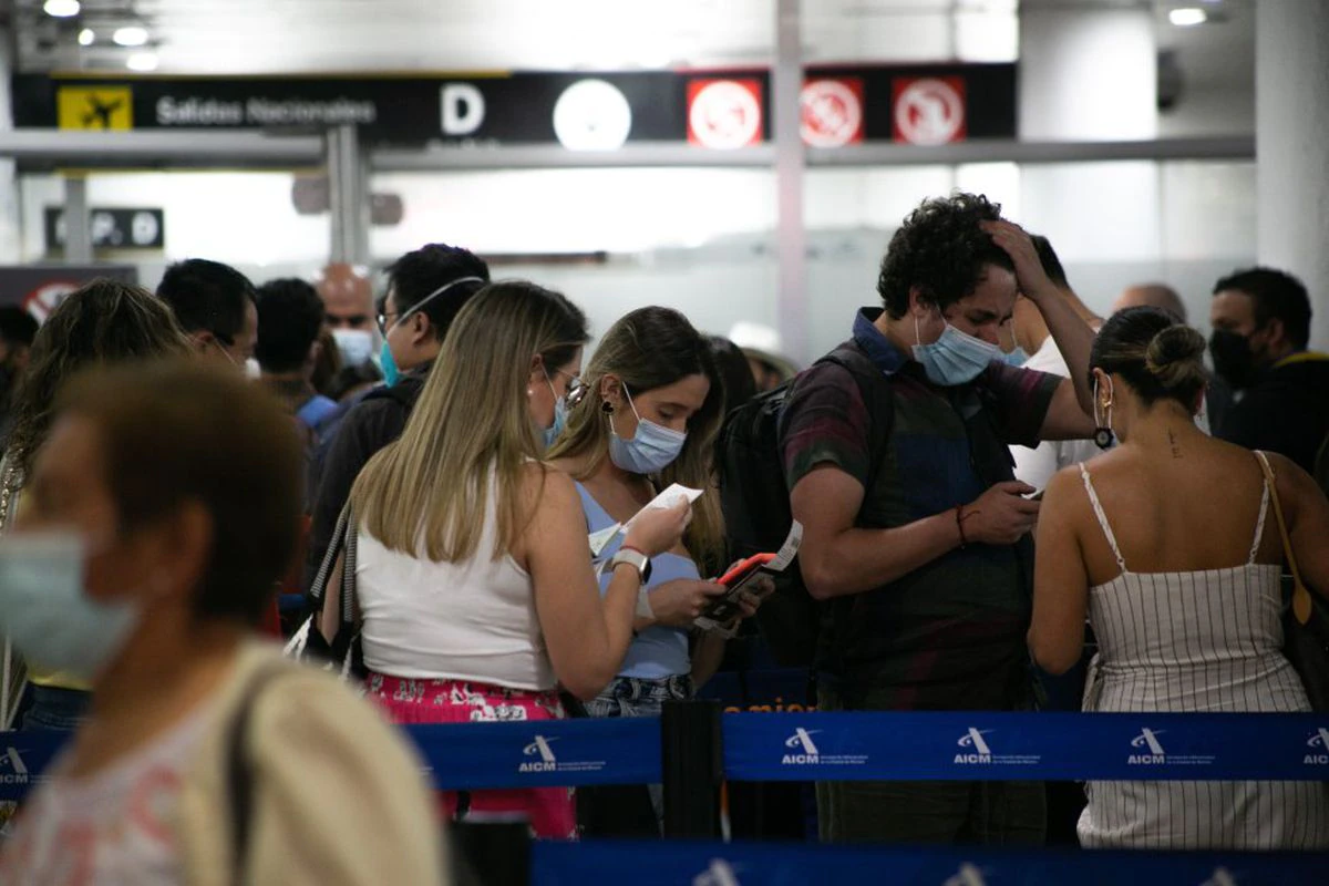El Gobierno prevé reducir los vuelos desde y hacia el aeropuerto Benito Juárez a 50 cada hora