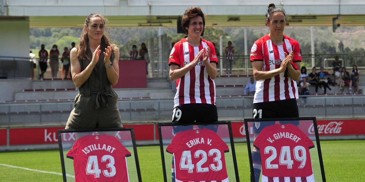 El agur del Athletic a dos leonas históricas