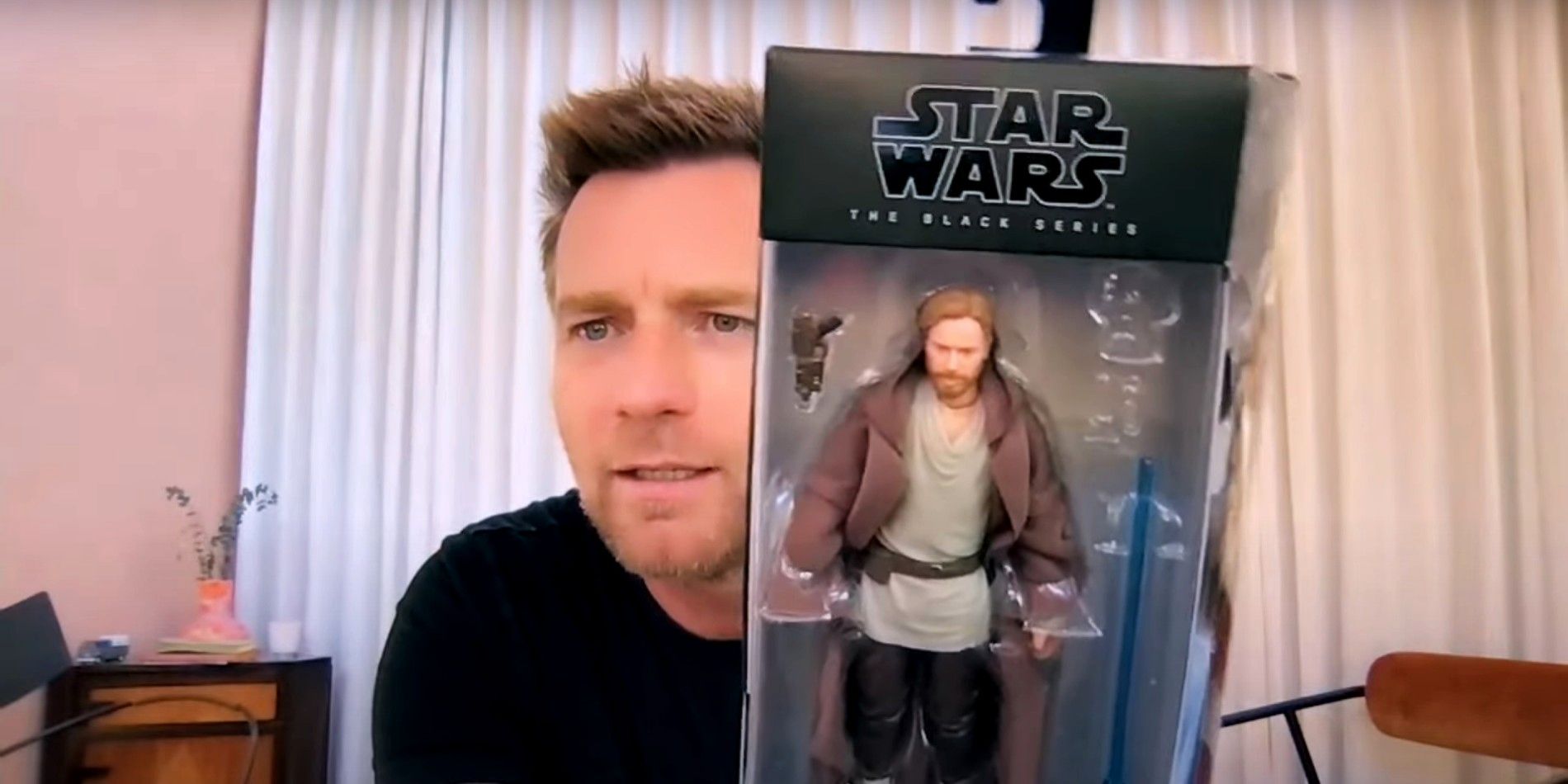 Ewan McGregor dice que su nueva figura de acción de Obi-Wan no se parece a él