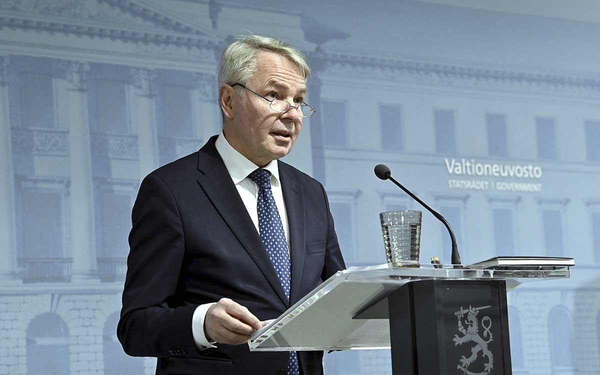 Finlandia niega una amenaza militar pero señala que la invasión rusa de Ucrania cambia el entorno de seguridad