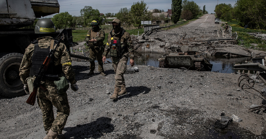 Forzados de Kharkiv, las tropas rusas se reagrupan y se atrincheran