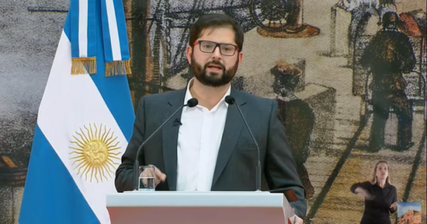 Gabriel Boric se 'aleja' de la política de planes sociales de Alberto Fernández: "Son hambre para mañana"