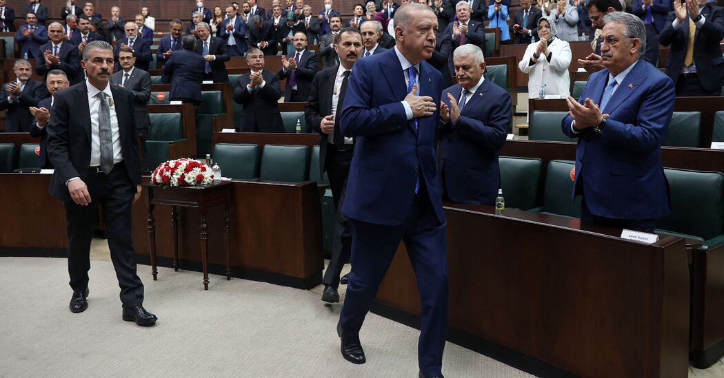 Hombres fuertes en Turquía y Hungría estancan la unidad en la OTAN y la UE