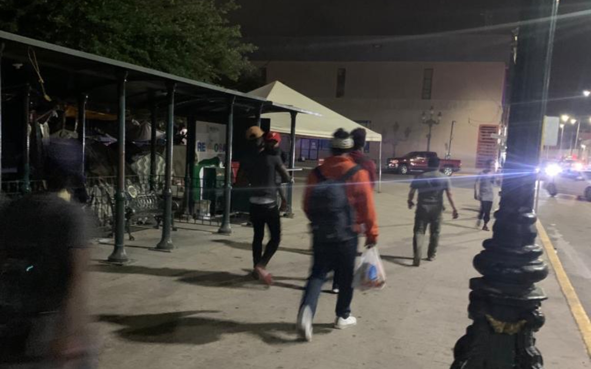 INM reubica a migrantes de la Plaza de la República a albergue en Reynosa, Tamaulipas