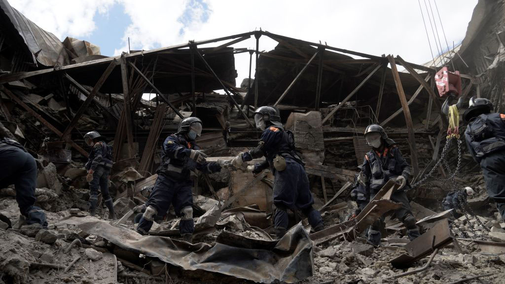 Invasión a Ucrania: recrudecen los ataques en Mariupol, cercada por las fuerzas rusas
