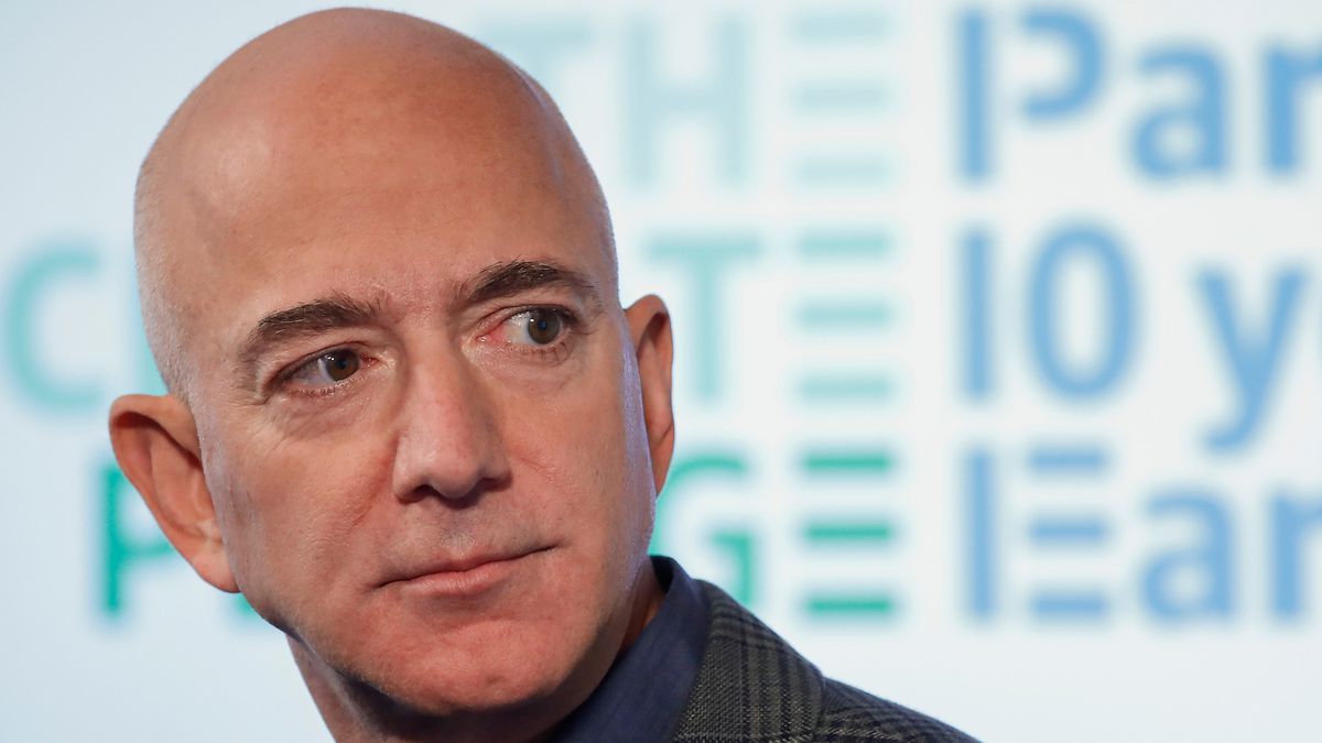La batalla de Jeff Bezos contra Joe Biden en Twitter por la inflación se calienta