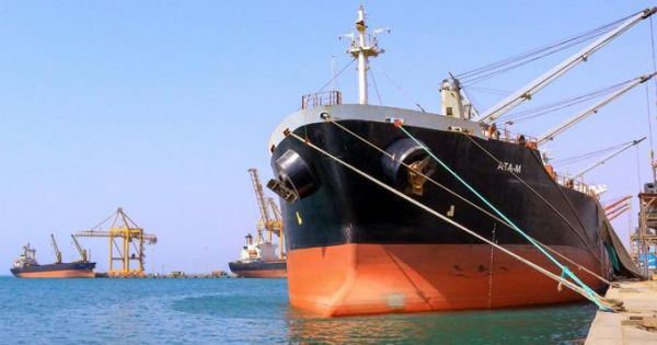 La insólita historia del FSO Safer, el buque tanque abandonado con millones de barriles de petróleo que puede provocar una catástrofe ambiental
