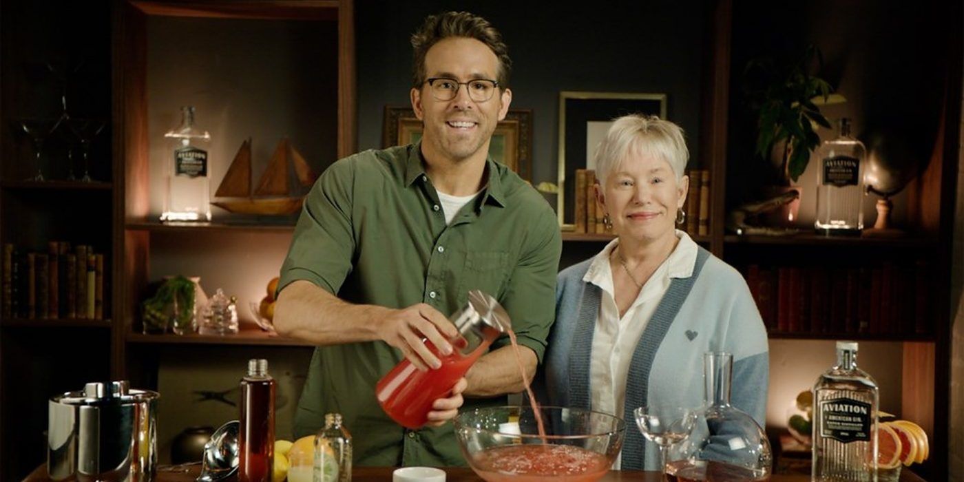 La mamá de Ryan Reynolds protagoniza el nuevo anuncio del Día de la Madre para Aviation Gin