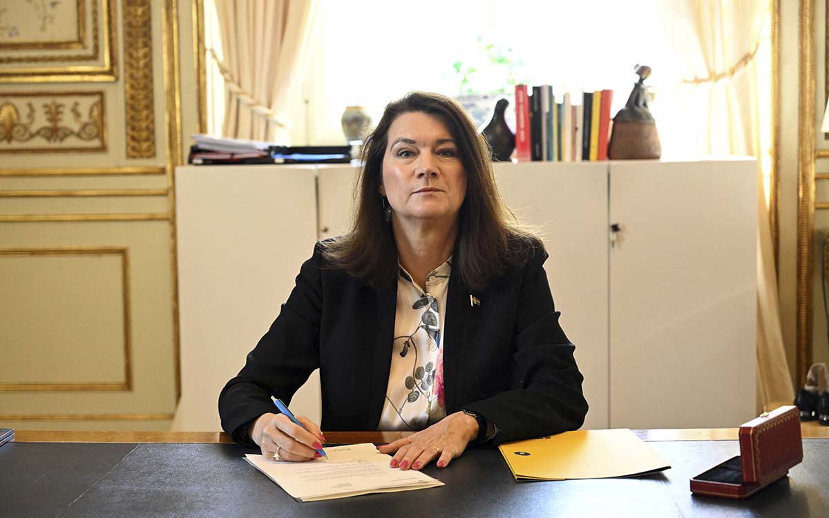 La ministra de Exteriores de Suecia firma la solicitud de ingreso en la OTAN