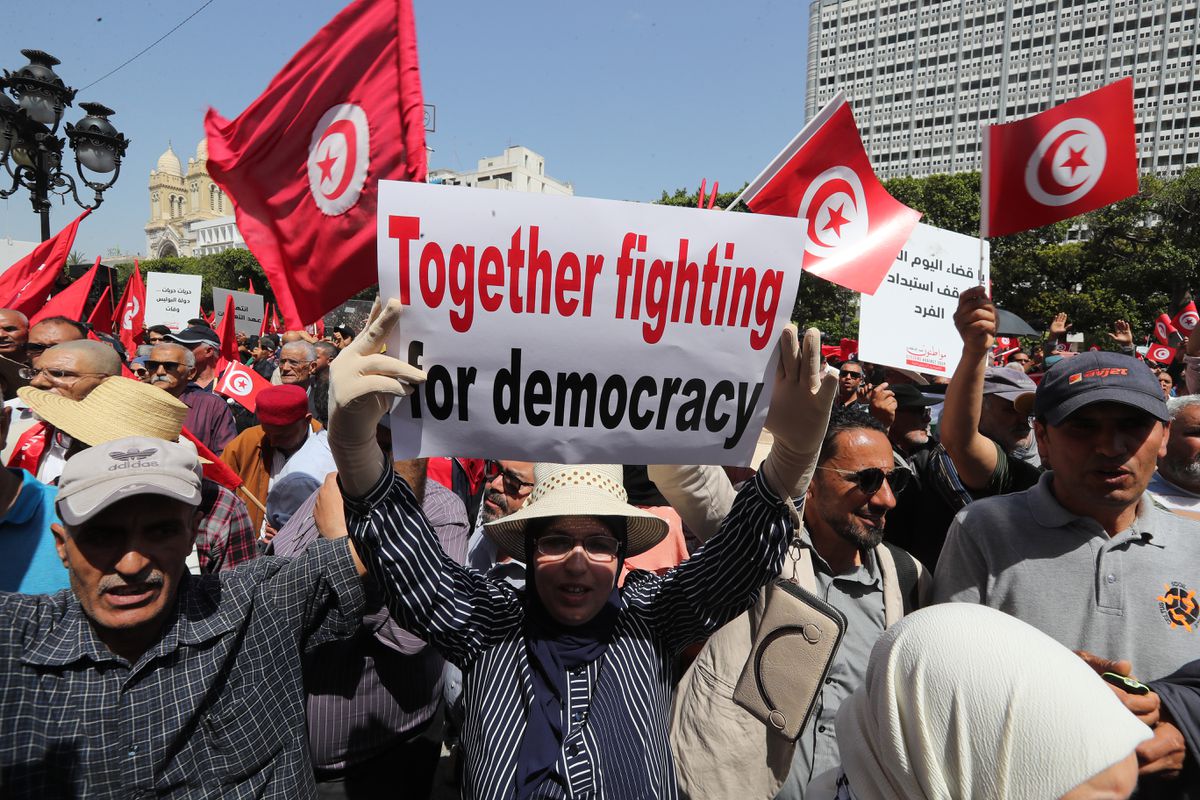 La oposición tunecina se moviliza frente al autoritarismo del presidente Kais Said