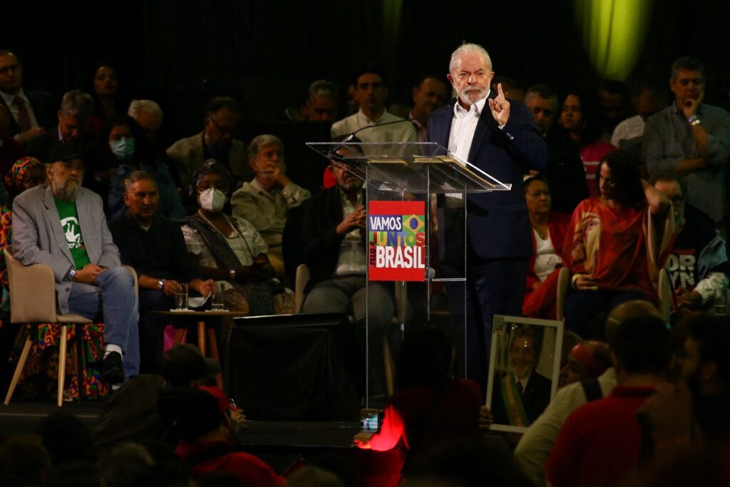 Lula se lanza a la carrera electoral para “devolver el fascismo a la alcantarilla”