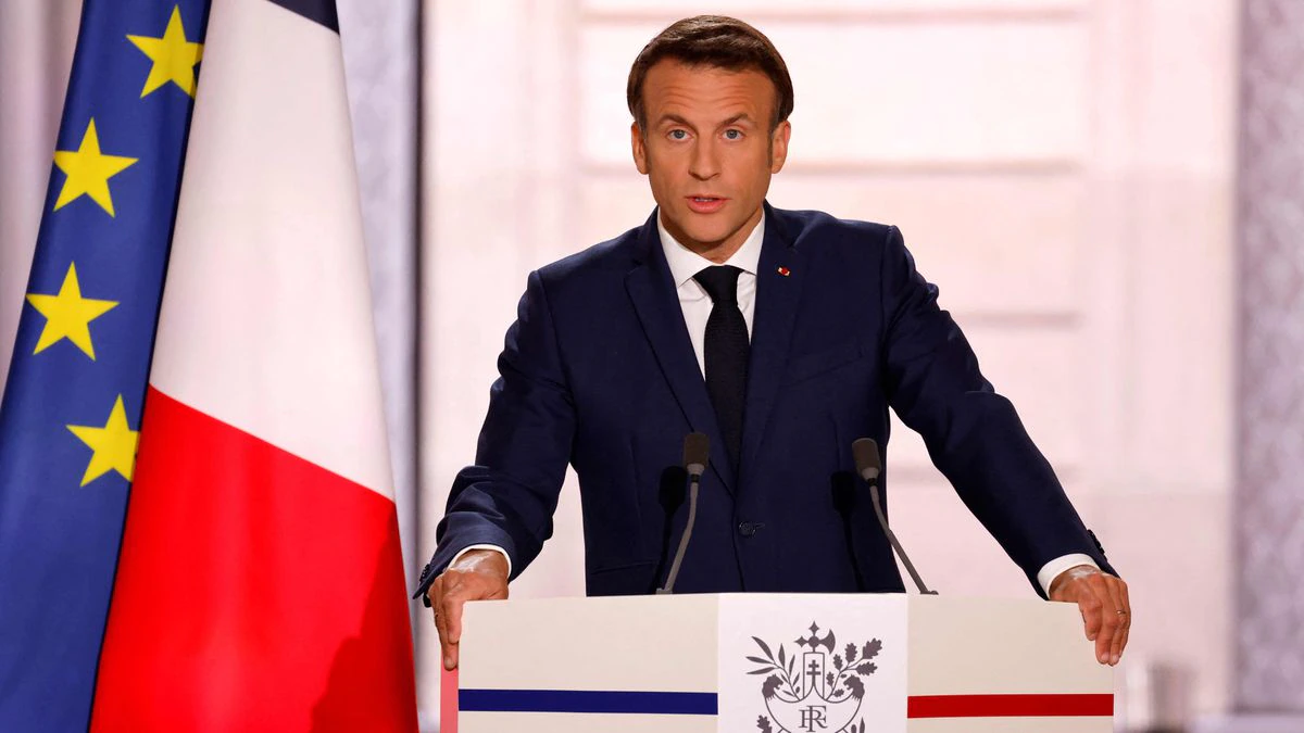 Macron promete en su investidura que trabajará para “reconciliar y pacificar” Francia