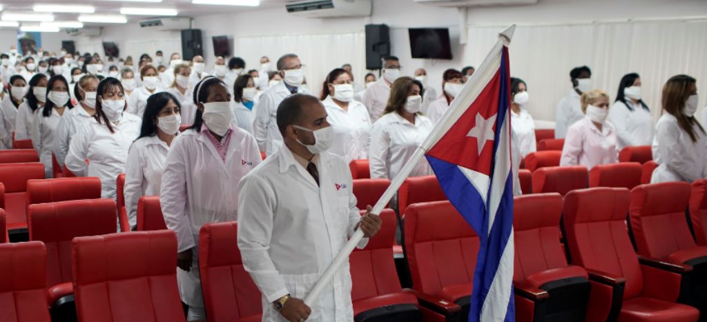 Médicos, vacunas y medicinas: esto es lo que contiene el acuerdo de salud entre México y Cuba