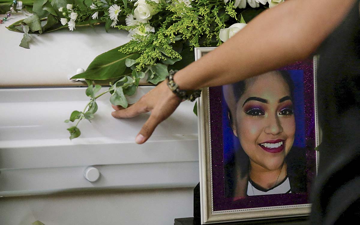 'Mi hija no se suicidó', asegura padre de Yolanda Martínez; despiden a la joven en Monterrey