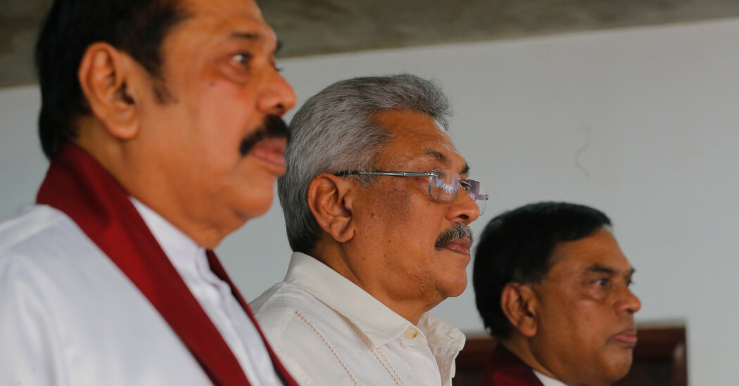 Mientras Sri Lanka se hunde en la ruina, la familia Rajapaksa huye
