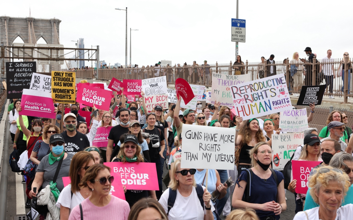 Miles protestan en Estados Unidos por el derecho al aborto