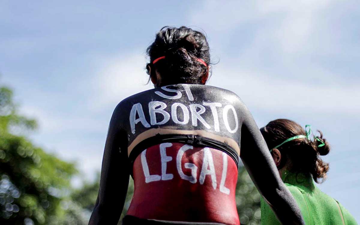 Ministros de España proponen ley para abortar desde los 16 años sin el permiso de los padres