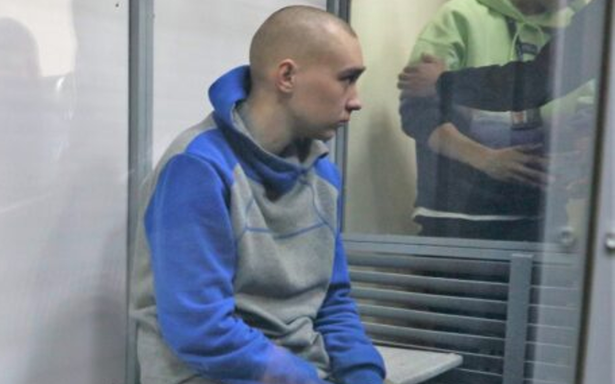 Ocurre el primer juicio a un soldado ruso por crímenes de guerra; recibe cadena perpetua