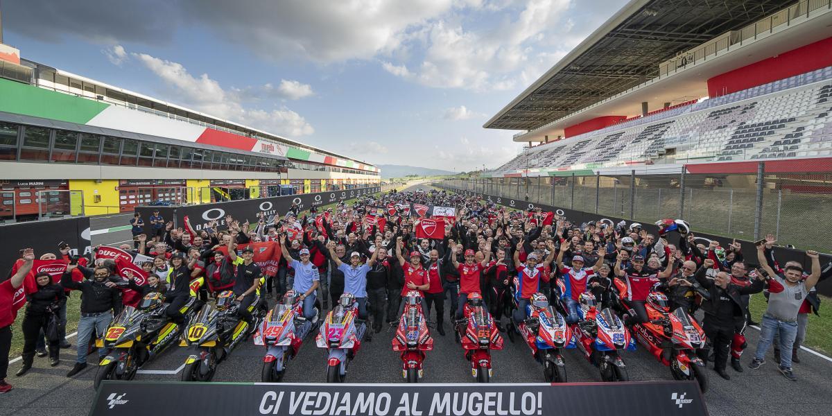 Paseo triunfal de Ducati antes del Gran Premio de Italia