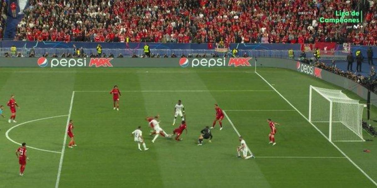 Por este sutil detalle fue anulado el gol de Benzema al Liverpool