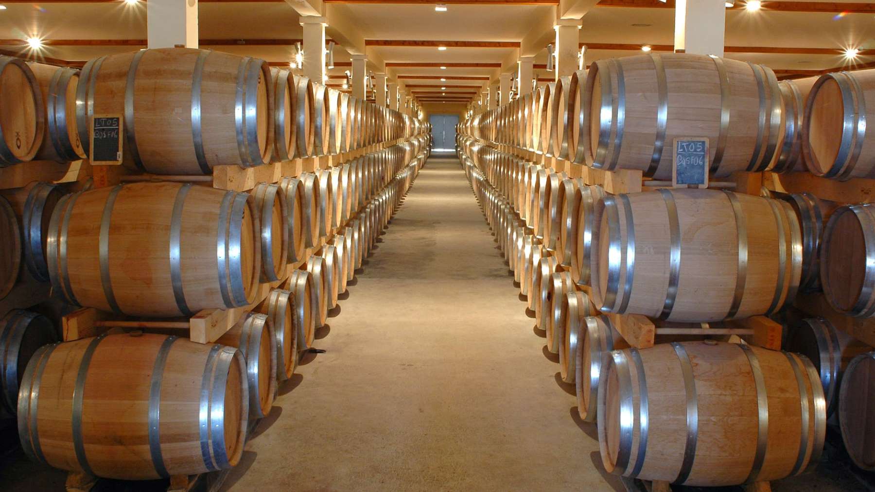 Por qué se utilizan barricas de roble para conservar los mejores whiskys y vinos