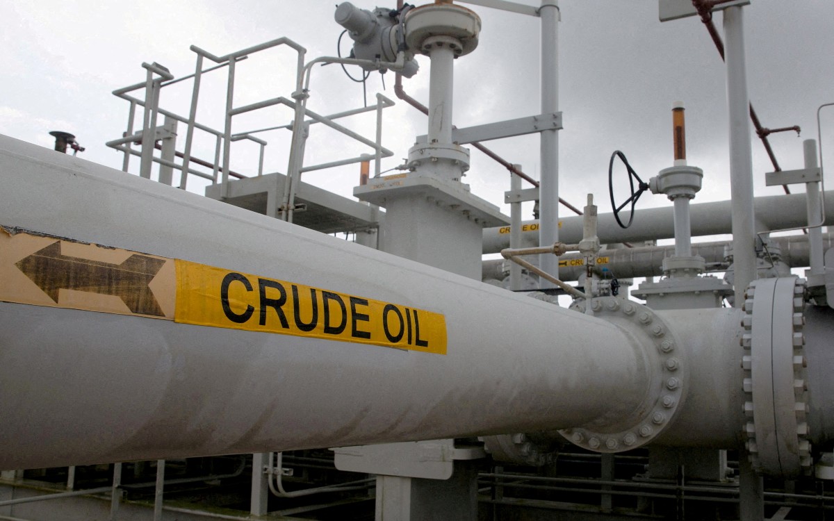 Precio del crudo se dispara un 4% mientras la UE propone prohibir el petróleo ruso