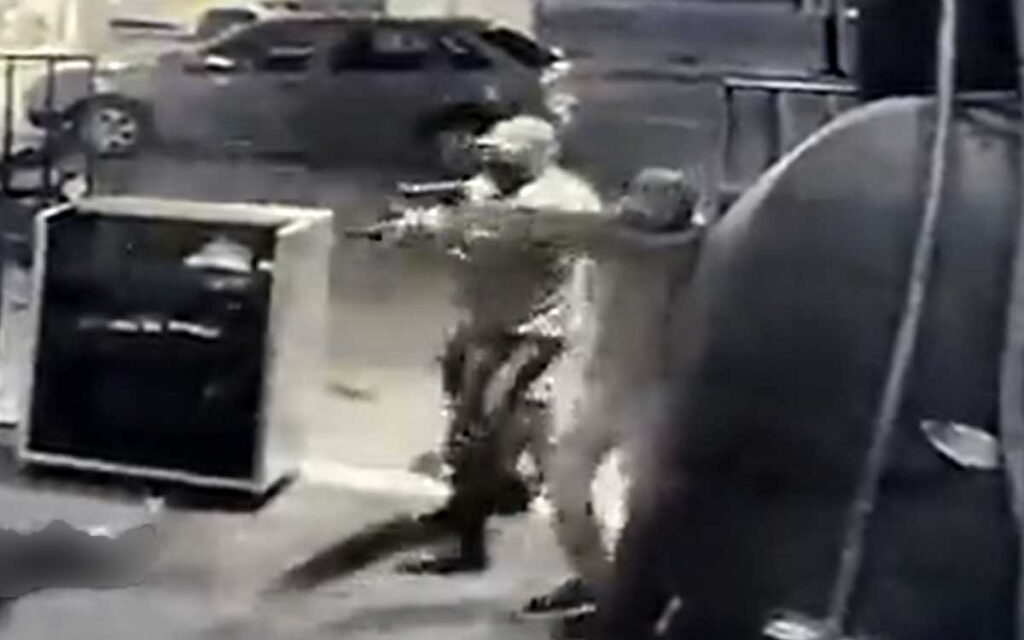 Revelan video de ataque a bar de micheladas en Cancún | Advertencia: Imágenes fuertes