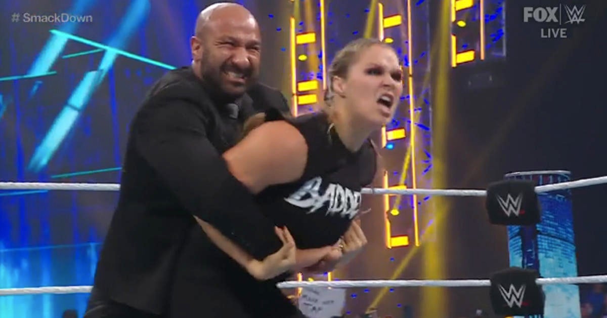 Ronda Rousey y Charlotte Flair de WWE chocan en pelea total en SmackDown