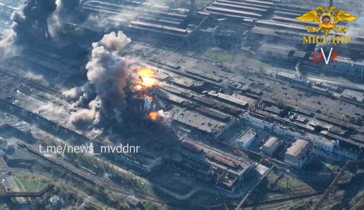 Rusia intensifica los ataques contra la acería Azovstal, el último bastión de resistencia ucrania en Mariupol