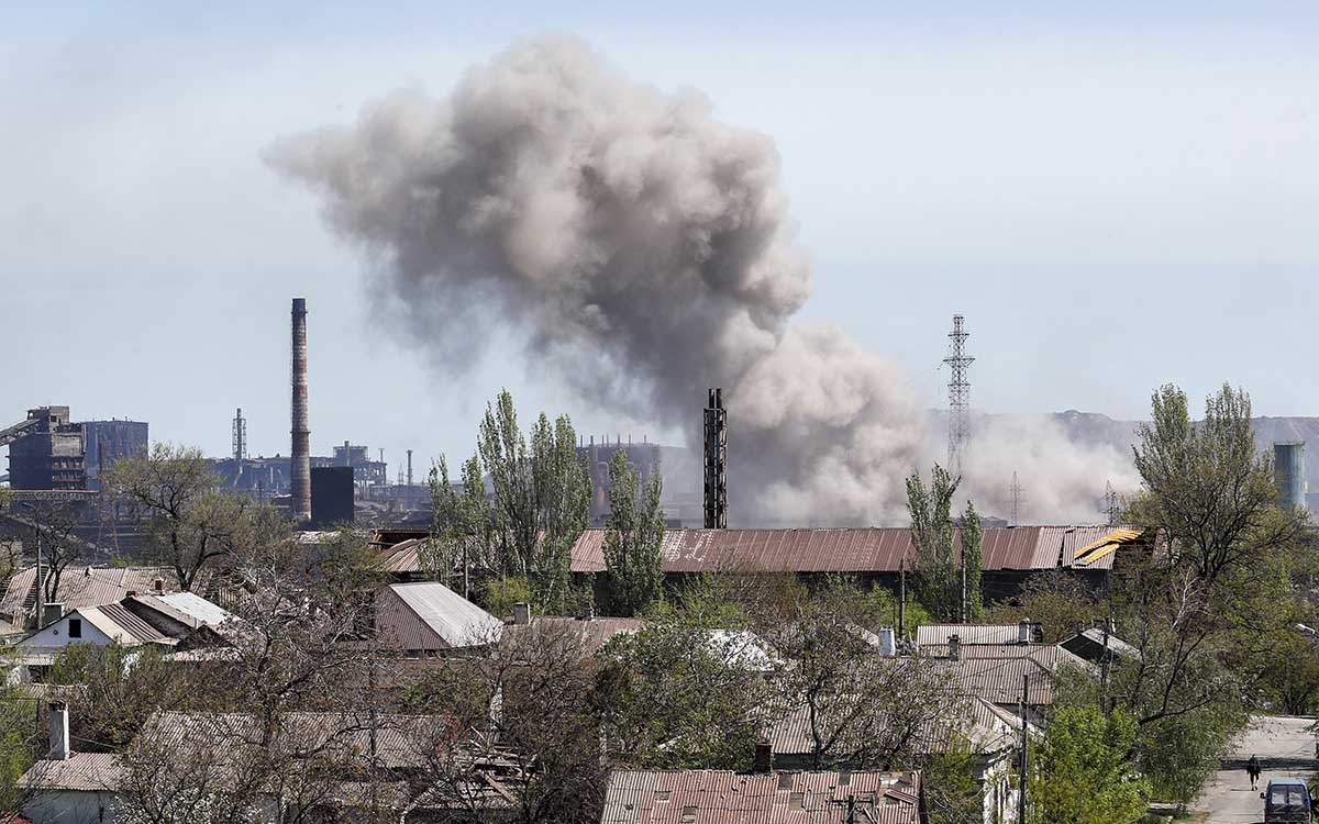 Rusia reanuda los ataques contra la planta de acero de Mariúpol tras la salida de la ONU