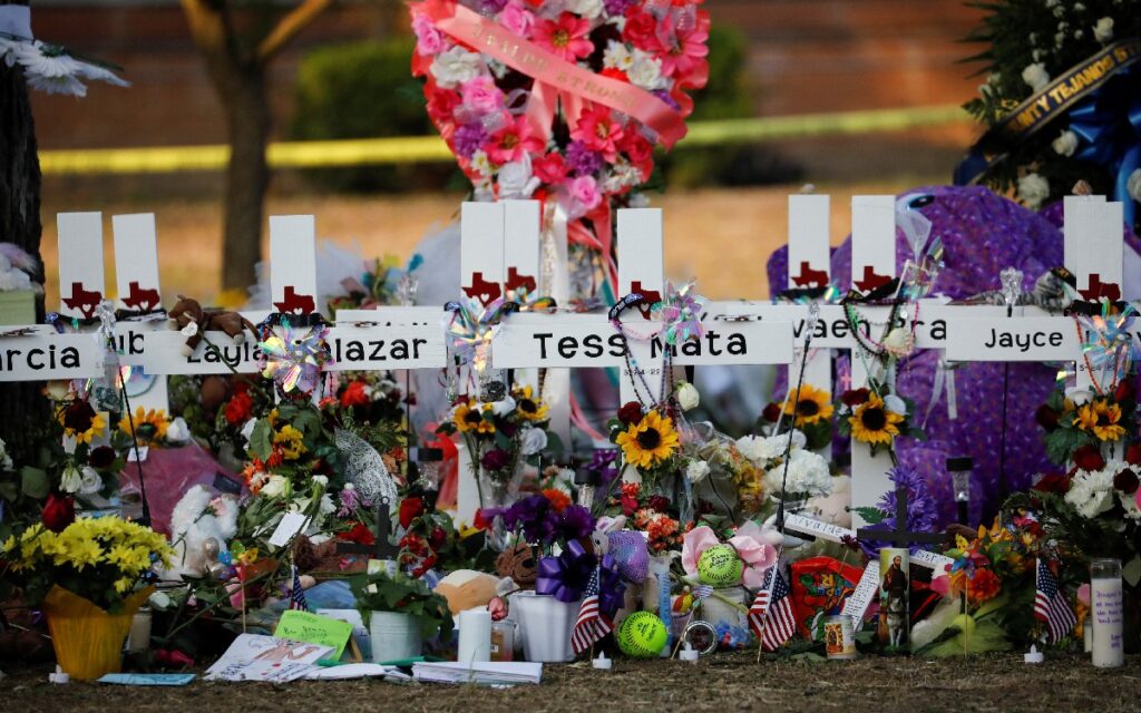 SRE apoyará a familiares de víctimas de tiroteo en Uvalde, Texas para asistir a funeral