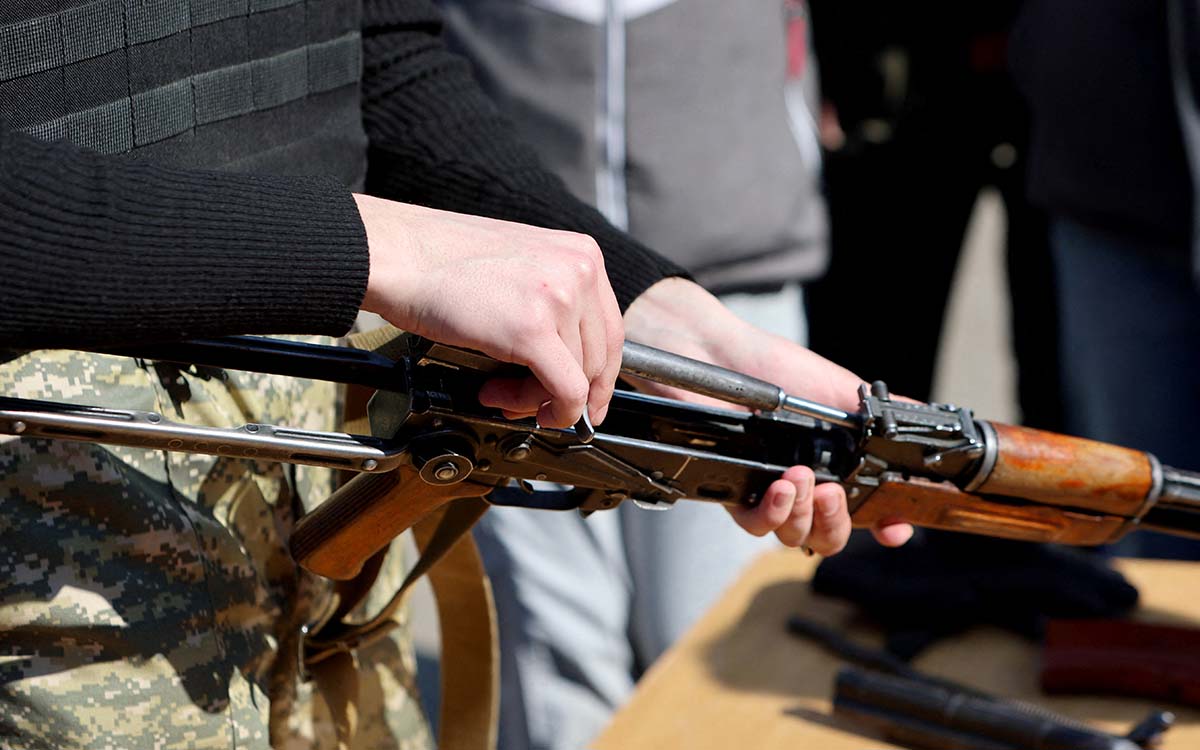 SRE publica documentos de la demanda contra fabricantes de armas en EU